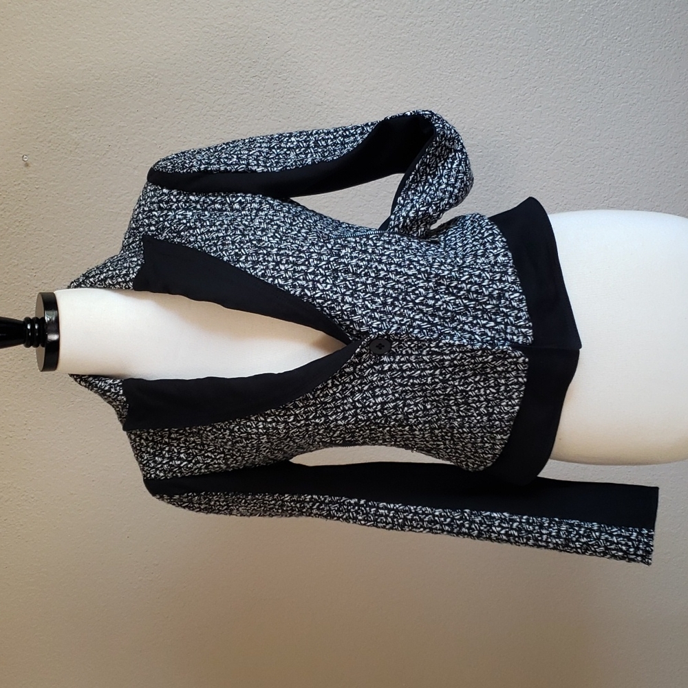 Gorgeous Kenneth Cole Black White & Silver Tweed Blazer  Size 2/ Small